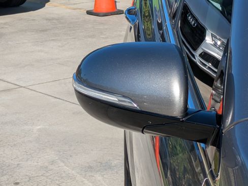 Used 2017 Kia Sorento EX image 8