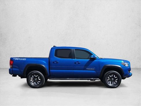 Used 2016 Toyota Tacoma TRD Off-Road AWD/4WD image 9
