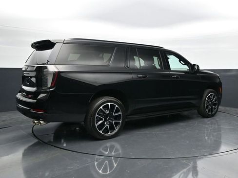 Used 2025 Chevrolet Suburban RST w/ Comfort Package AWD/4WD image 2