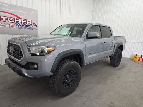 Used 2019 Toyota Tacoma TRD Off-Road image 2