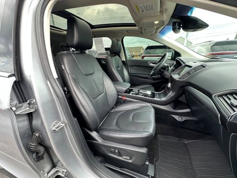 Used 2020 Ford Edge Titanium AWD/4WD image 18