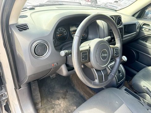 Used 2017 Jeep Patriot Latitude AWD/4WD image 10