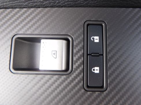 New 2025 Mitsubishi Outlander SE image 35