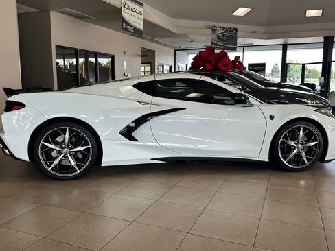 Used 2021 Chevrolet Corvette Stingray Premium Cpe w/ Z51 Performance Package image 3