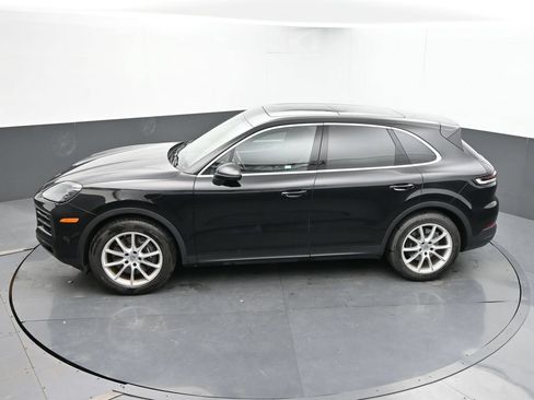 Used 2024 Porsche Cayenne AWD/4WD image 29