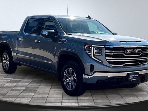 Used 2025 GMC Sierra 1500 SLT AWD/4WD image 4