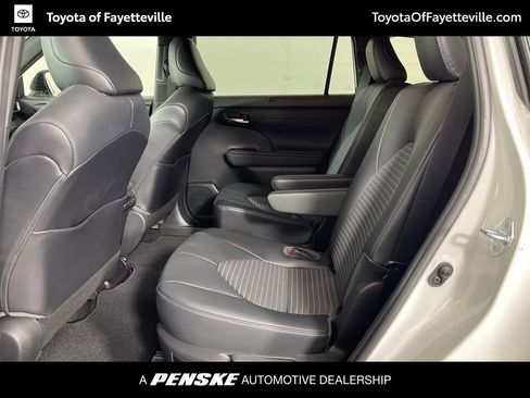 Used 2021 Toyota Highlander XSE image 24