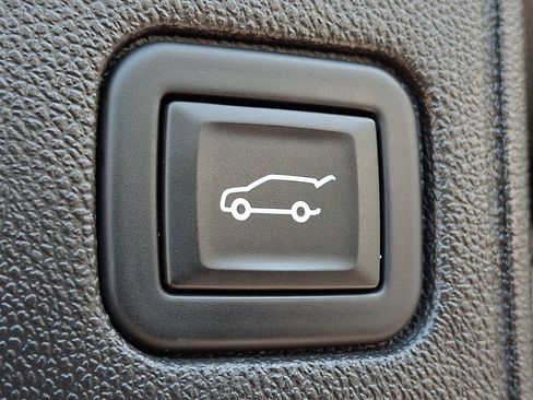 Used 2023 GMC Terrain SLT AWD/4WD image 30