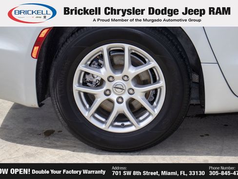 Used 2024 Chrysler Pacifica Touring-L FWD image 38