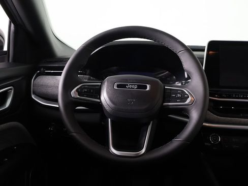 Used 2025 Jeep Compass Latitude AWD/4WD image 37