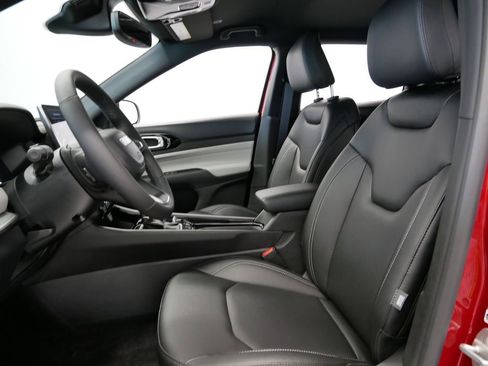 New 2025 Jeep Compass Limited image 3