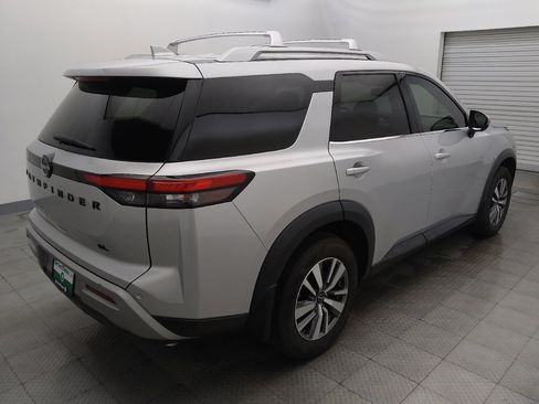 Used 2022 Nissan Pathfinder SL w/ Lighting Package (N92) FWD image 9