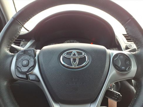 Used 2014 Toyota Camry L image 26