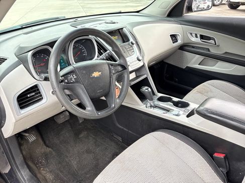 Used 2017 Chevrolet Equinox LS FWD image 6
