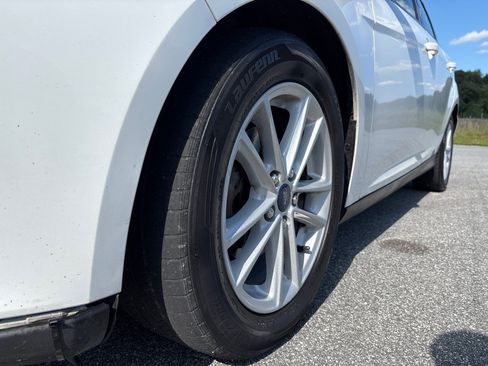 Used 2017 Ford Focus SE FWD image 9