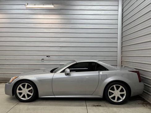 Used 2005 Cadillac XLR RWD image 8