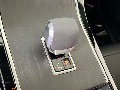 Used 2024 Land Rover Range Rover Velar Dynamic SE image 17