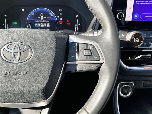 Used 2025 Toyota Grand Highlander XLE FWD image 18