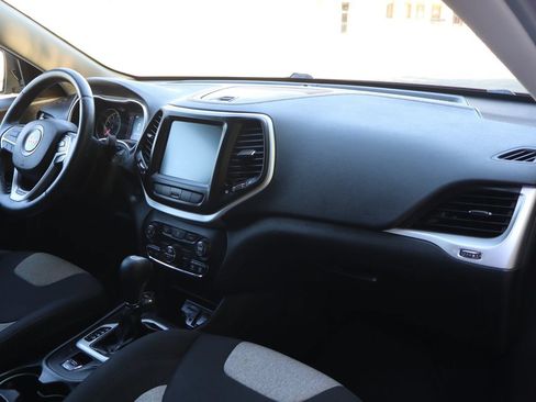 Used 2014 Jeep Cherokee Latitude w/ Comfort/Convenience Group AWD/4WD image 17