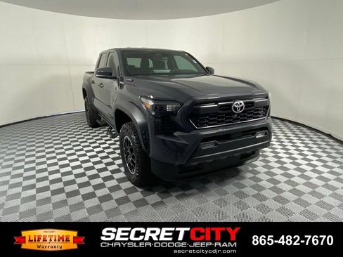 Used 2025 Toyota Tacoma TRD Off-Road AWD/4WD image 1