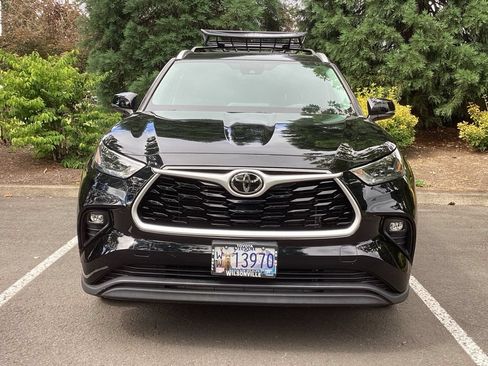 Used 2023 Toyota Highlander XLE AWD/4WD image 22
