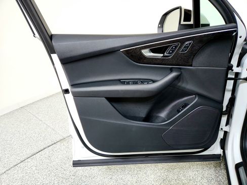 Used 2023 Audi Q7 3.0T Premium w/ Convenience Package image 17