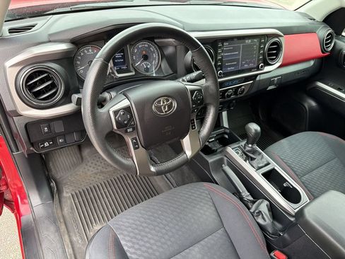Used 2021 Toyota Tacoma SR5 AWD/4WD image 16