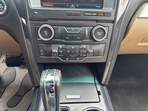 Used 2016 Ford Explorer XLT w/ Equipment Group 202A FWD image 20