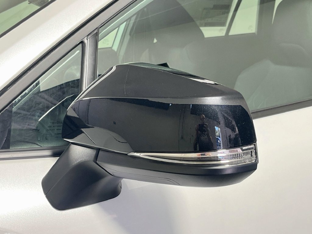 New 2026 Toyota Corolla Cross LE w/ Moonroof Package FWD image 10