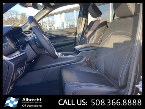 New 2025 Jeep Grand Cherokee Laredo X image 10