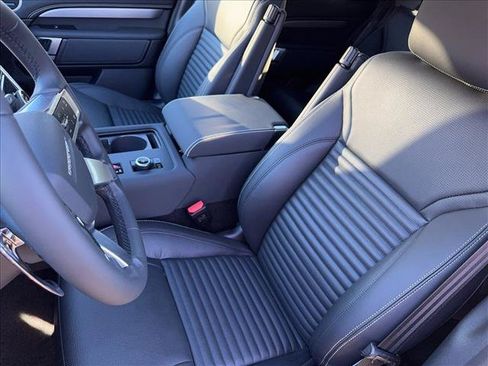 New 2025 Land Rover Discovery Dynamic SE AWD/4WD image 17