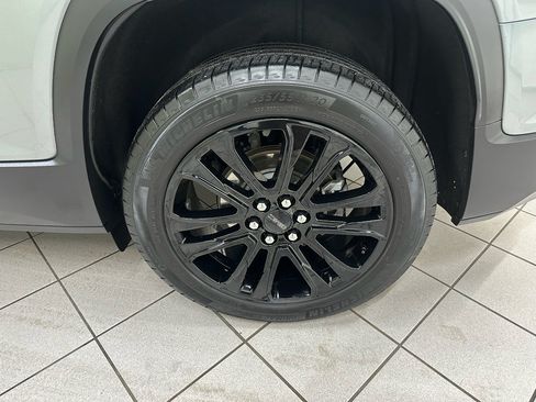 Used 2023 GMC Acadia SLE w/ Driver Convenience Package FWD image 16