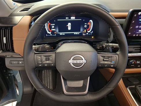 Certified 2026 Nissan Pathfinder Platinum w/ Lighting Package AWD/4WD image 20