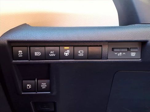 Certified 2024 Toyota Sienna Platinum image 23