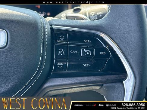Used 2023 Jeep Grand Cherokee Overland AWD/4WD image 27