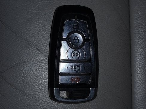 Used 2018 Ford Explorer XLT w/ Equipment Group 202A FWD image 32