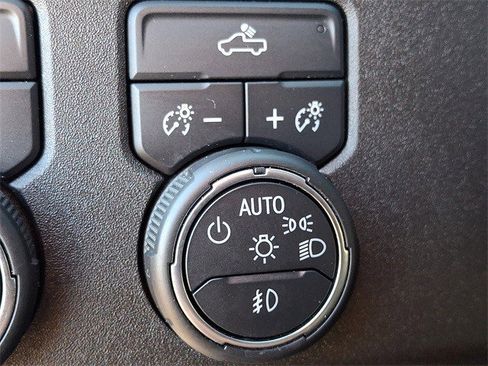 Certified 2022 Chevrolet Silverado 1500 RST image 25