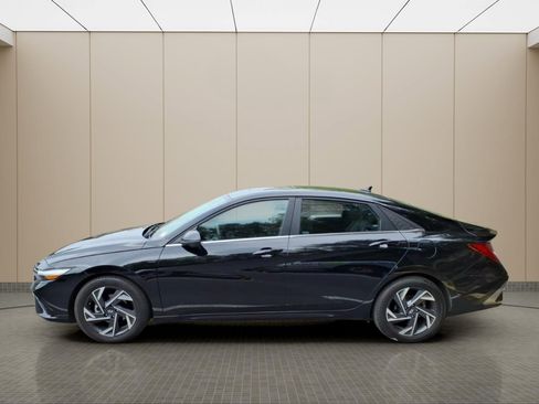 Certified 2024 Hyundai Elantra Limited FWD image 23