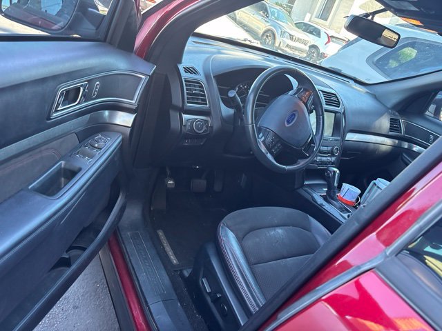 Used 2019 Ford Explorer XLT w/ Equipment Group 202A FWD image 3