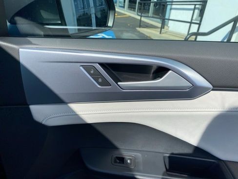 New 2025 Volkswagen Taos SE image 48