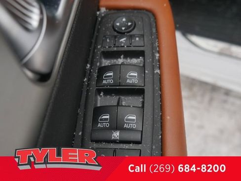 New 2026 Chrysler Pacifica Pinnacle w/ Trailer Tow Group image 24