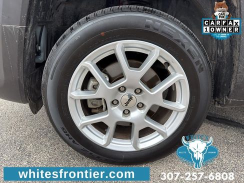 Used 2023 Jeep Renegade Latitude AWD/4WD image 9