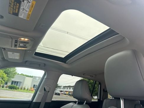 Used 2023 Toyota Highlander XLE AWD/4WD image 24