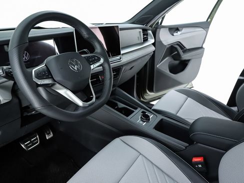 New 2026 Volkswagen Tiguan SE R-Line FWD image 19