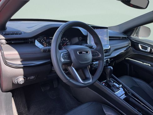 Used 2025 Jeep Compass Trailhawk AWD/4WD image 23