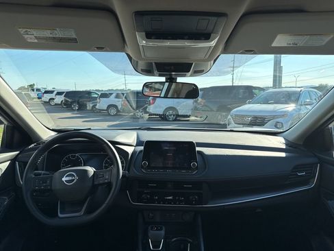 Used 2025 Nissan Rogue SV FWD image 17