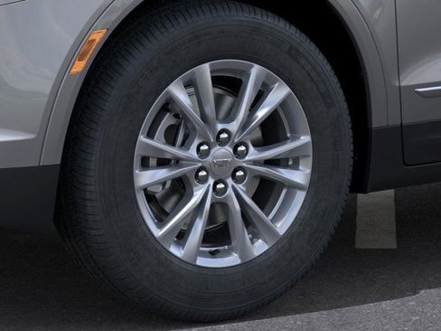 Used 2025 Cadillac XT5 Luxury w/ LPO, Floor Liner Package FWD image 9