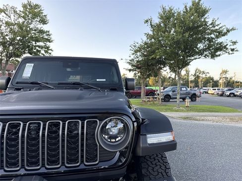 New 2025 Jeep Wrangler Unlimited Rubicon w/ Steel Bumper Group image 9