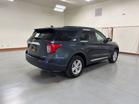 Used 2023 Ford Explorer XLT AWD/4WD image 8