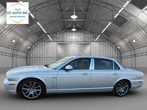 Used 2008 Jaguar XJ8 RWD image 2